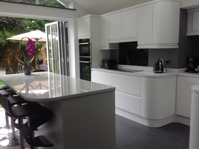 Integra Matt White Handleless Kitchen trendy-koekken