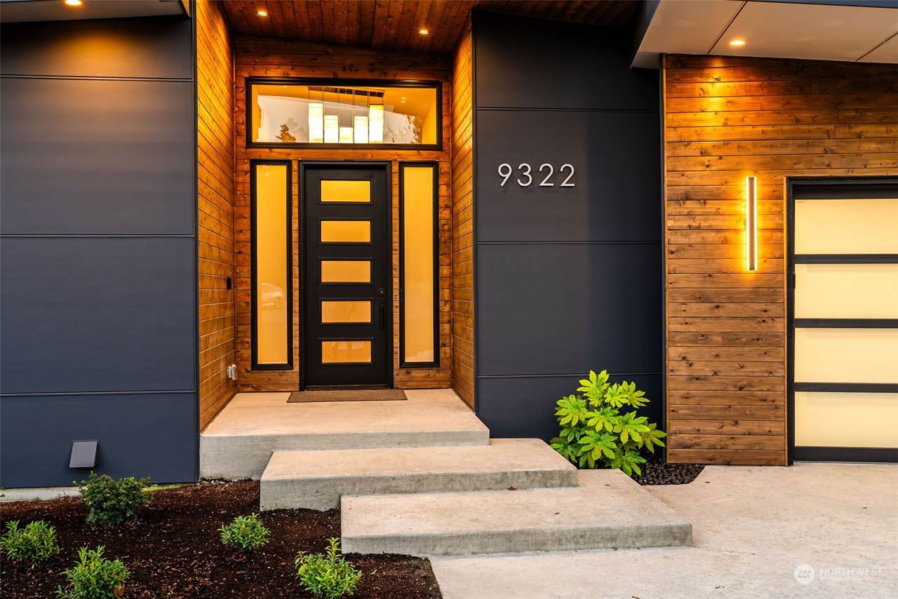 Entryway - modern entryway idea in Seattle