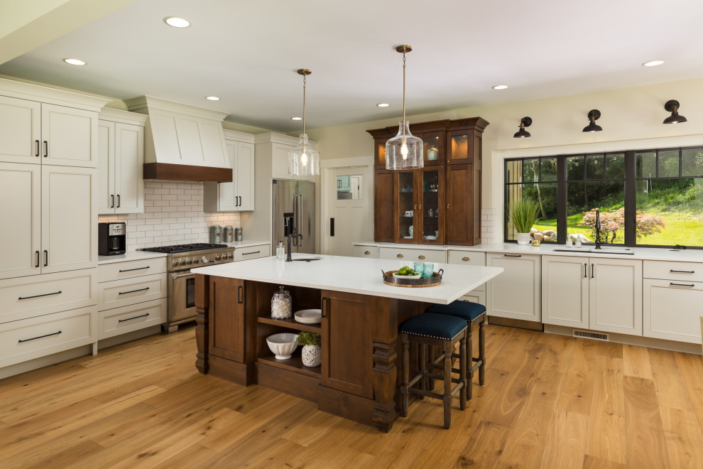 Example of a transitional kitchen design in Grand Rapids