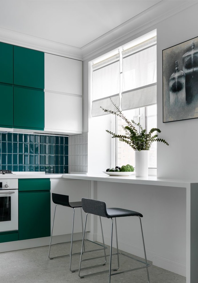 Inspiration for a mid-sized contemporary kitchen in Moscow.