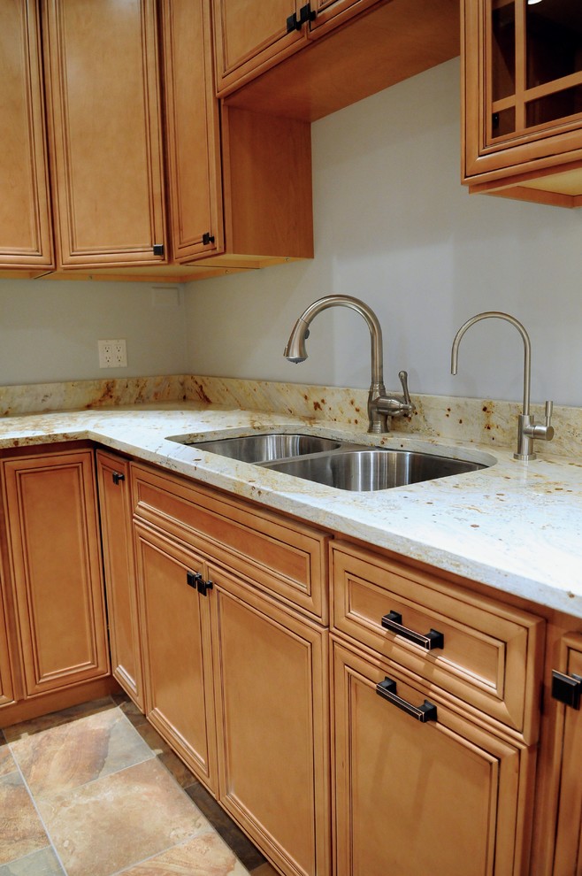 Example of a transitional kitchen design in Chicago