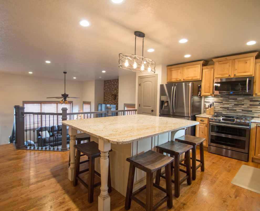 Kitchen - kitchen idea in Denver