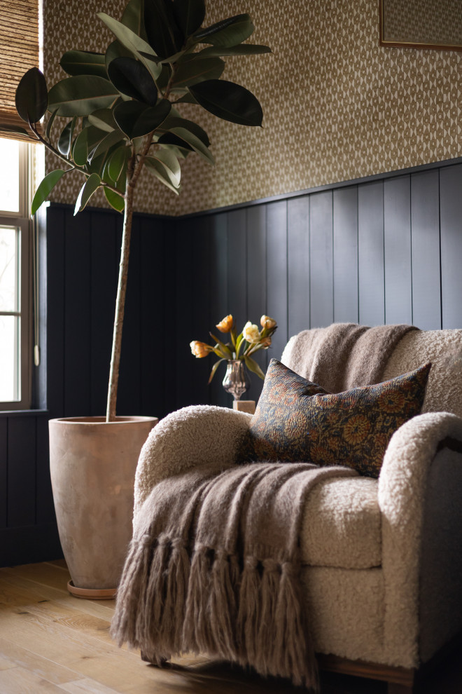 Transitional home design photo in Austin
