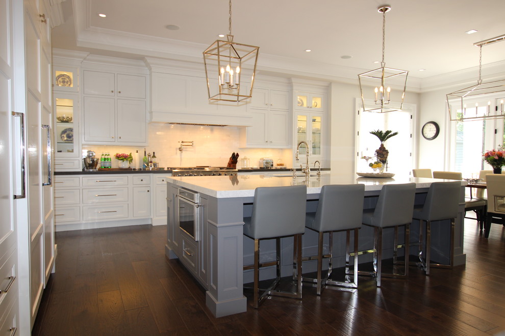 Kitchen - transitional kitchen idea in Toronto