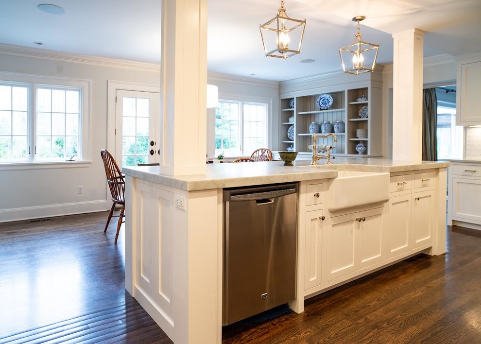 Kitchen - transitional kitchen idea in New York