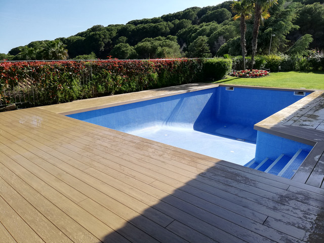 Tei&agrave; moderno-piscina