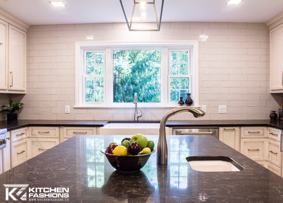 Kitchen - large transitional kitchen idea
