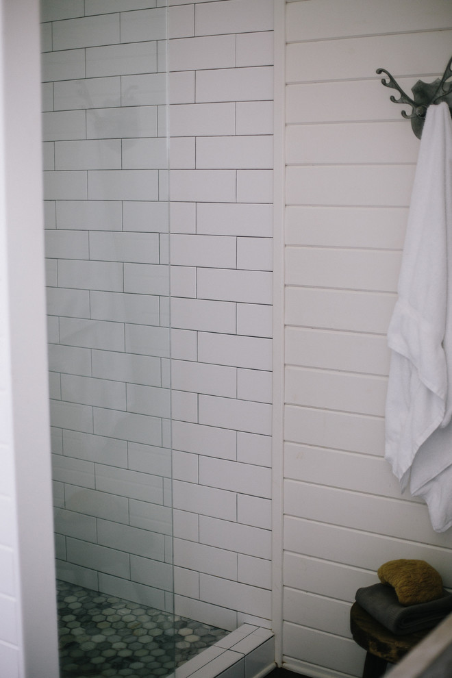 Inspiration for a country bathroom remodel in Nashville