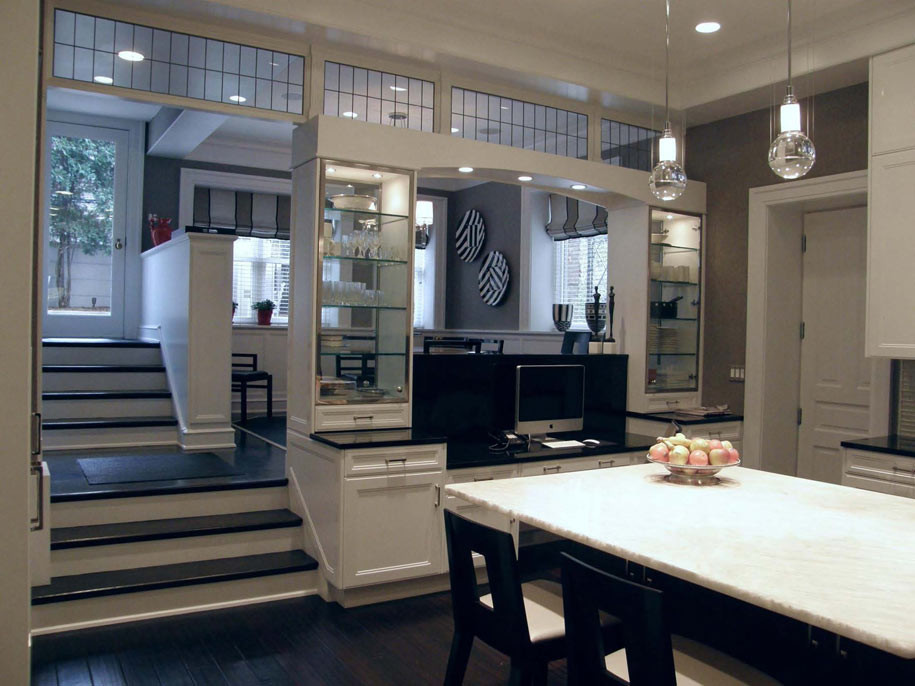 Example of a transitional kitchen design in Chicago