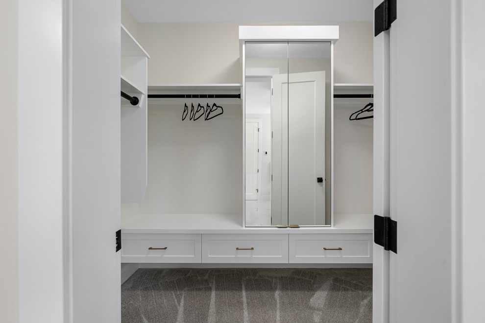 Example of a transitional closet design in Calgary