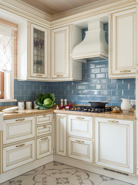 Кухня traditional-kitchen