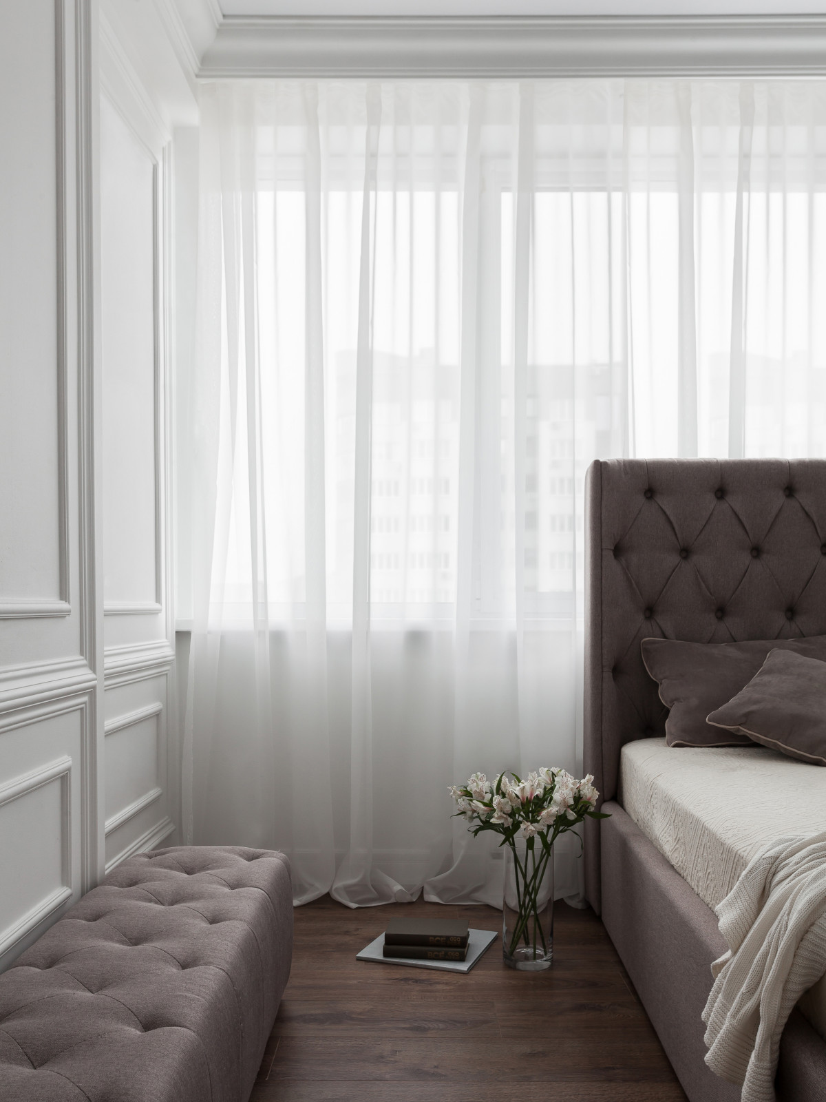 Квартира с двумя белоснежными котами