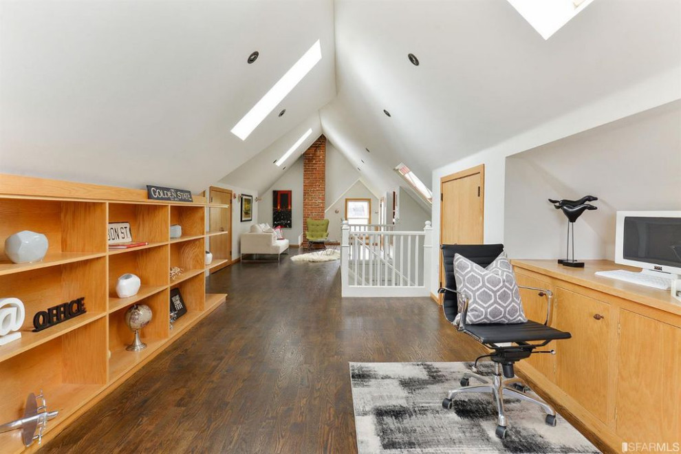Transitional home design photo in San Francisco