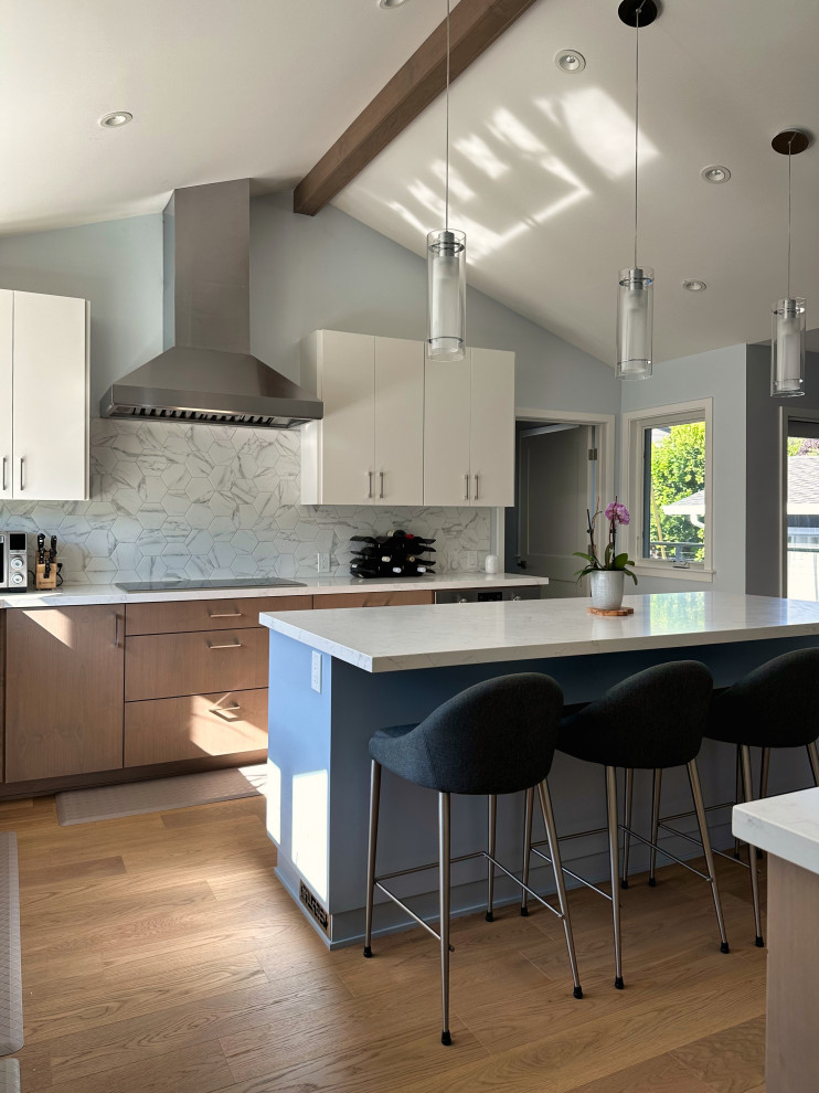 Large asian u-shaped eat-in kitchen in San Francisco with an undermount sink, flat-panel cabinets, white cabinets, quartz benchtops, white splashback, ceramic splashback, stainless steel appliances, medium hardwood floors, with island, brown floor, white benchtop and vaulted.