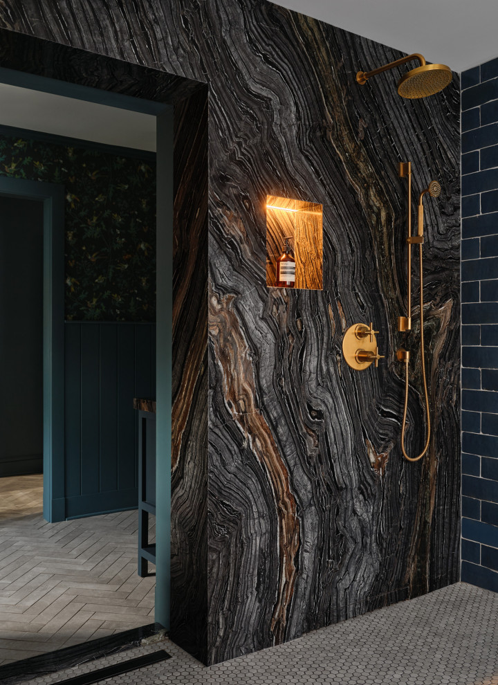 Inspiration for a transitional bathroom remodel in Ottawa