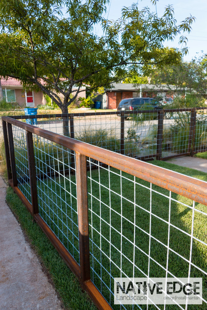 Photo of a mid-sized modern front yard full sun xeriscape for summer in Austin with with a gate, decomposed granite and a metal fence.