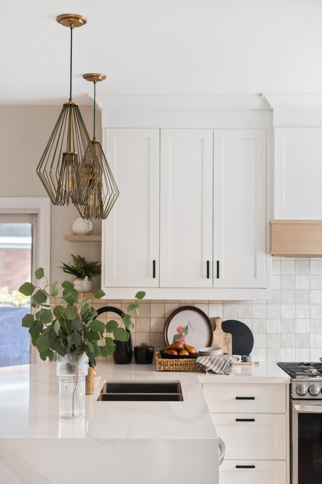 Example of a transitional kitchen design in Toronto