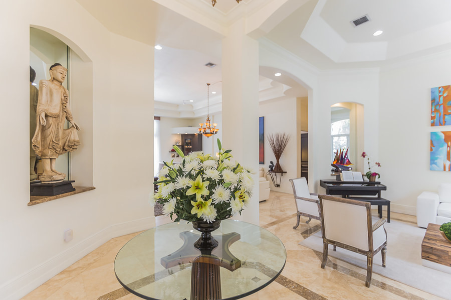 Transitional entryway photo in Miami