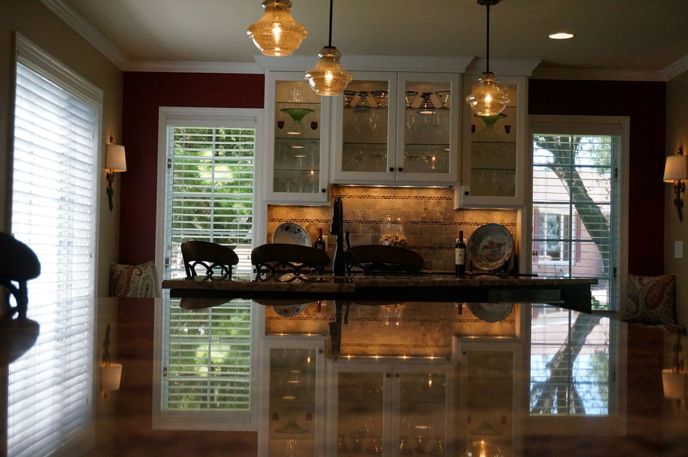 Transitional home design photo in Minneapolis