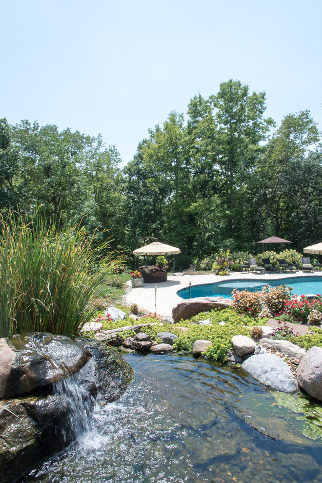 Design ideas for a traditional pool in St Louis.