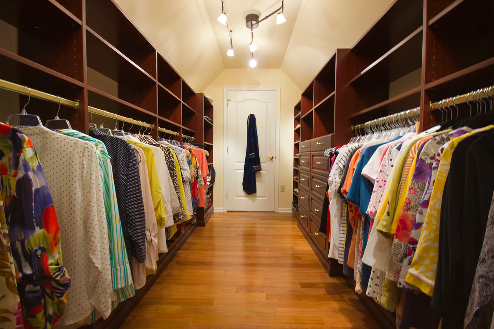 Custom Walk-In Closet in Shiraz