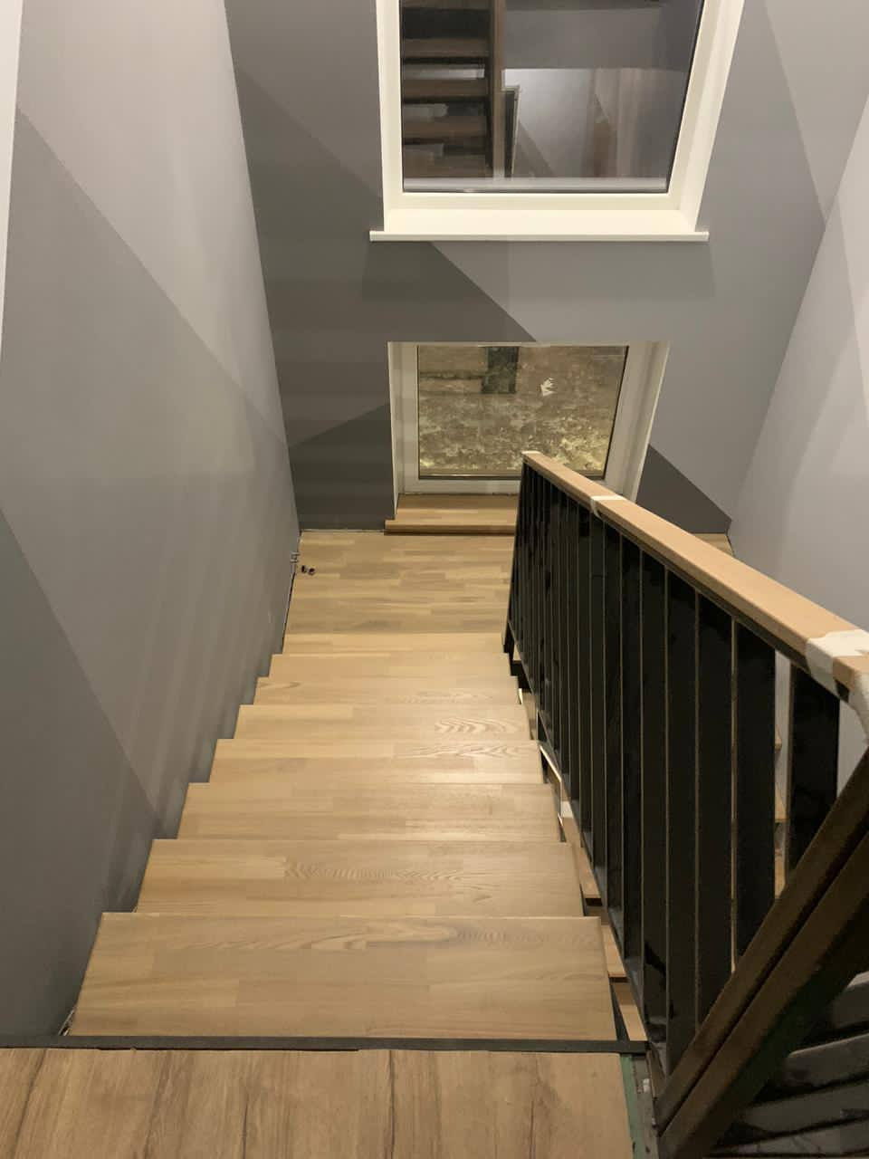 Комбинированная лестница на металлическом каркасе