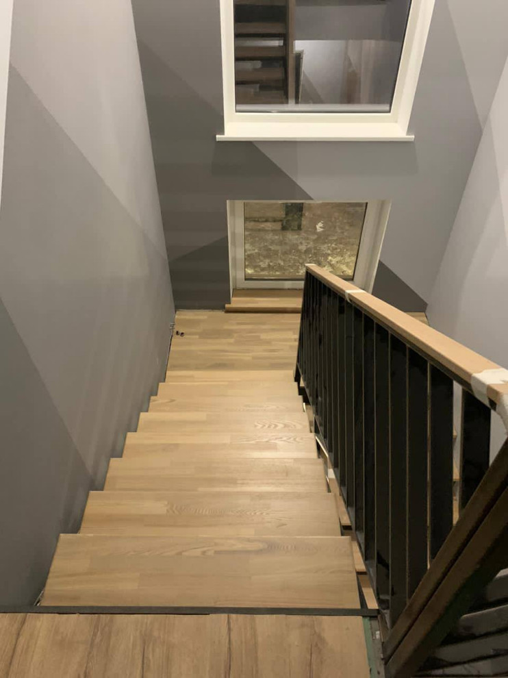 Комбинированная лестница на металлическом каркасе