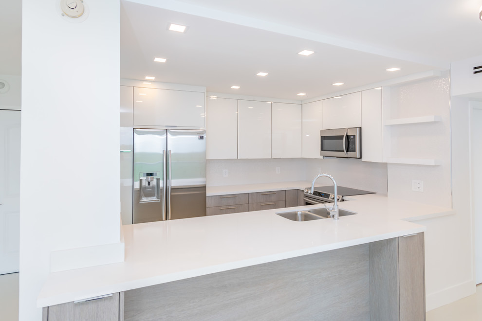 Contemporary Condo / Open your kitchen