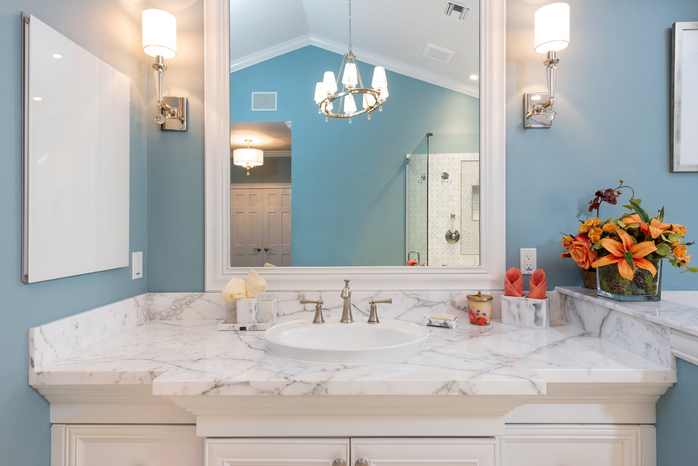Home design - transitional home design idea in Miami