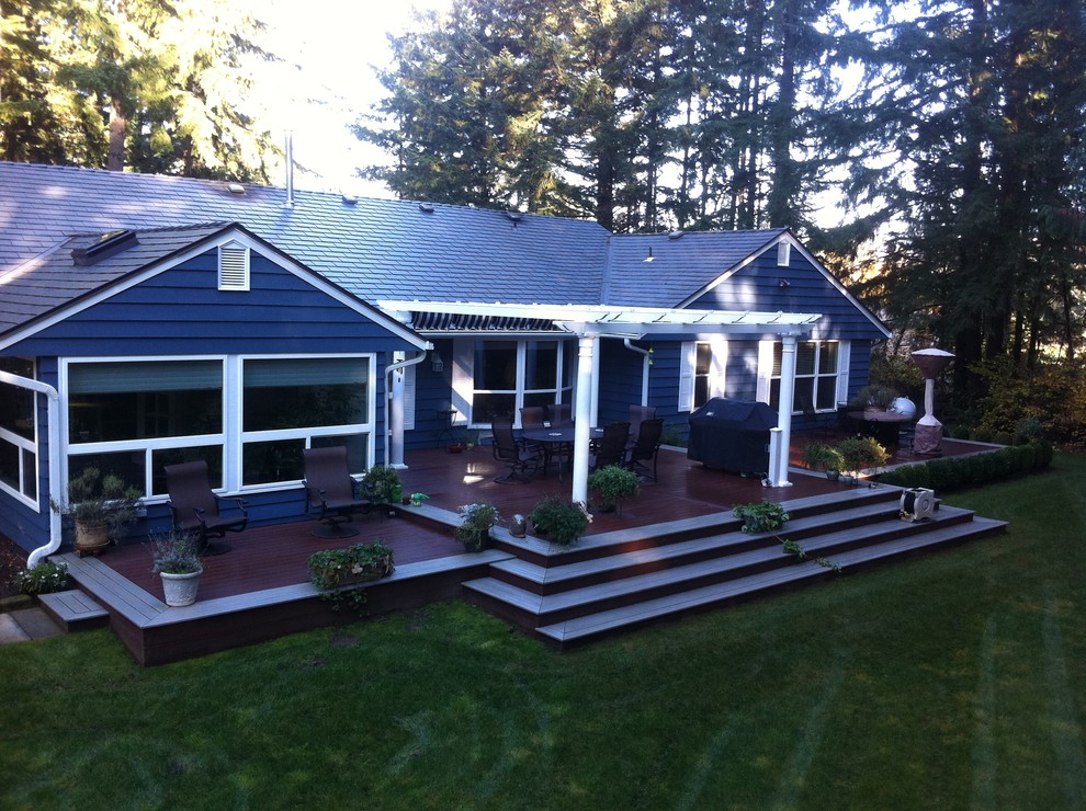 Photo of a traditional backyard deck in Seattle with a pergola.