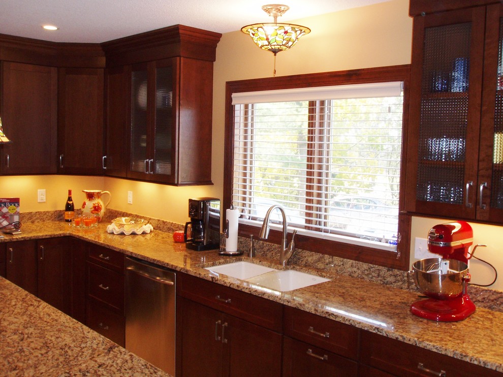 Inspiration for a transitional kitchen remodel in Minneapolis