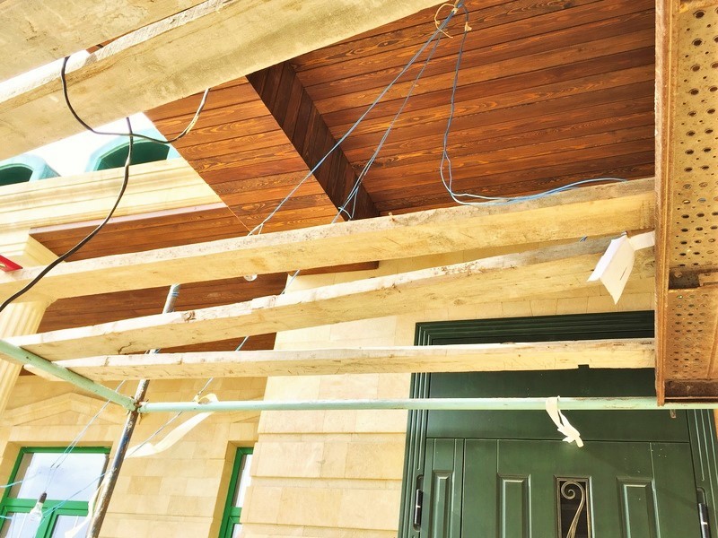 РАБОТЫ ПО МОНТАЖУ ПЛАНКЕНА И ТЕРРСАНОЙ ДОСКИ ИЗ ЛИСТВЕННИЦЫ В ДАГЕСТАНЕ.