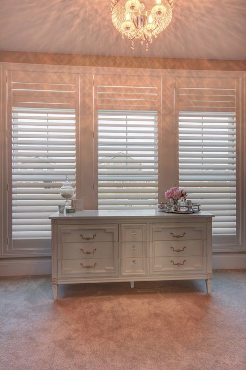 Home design - transitional home design idea in Chicago