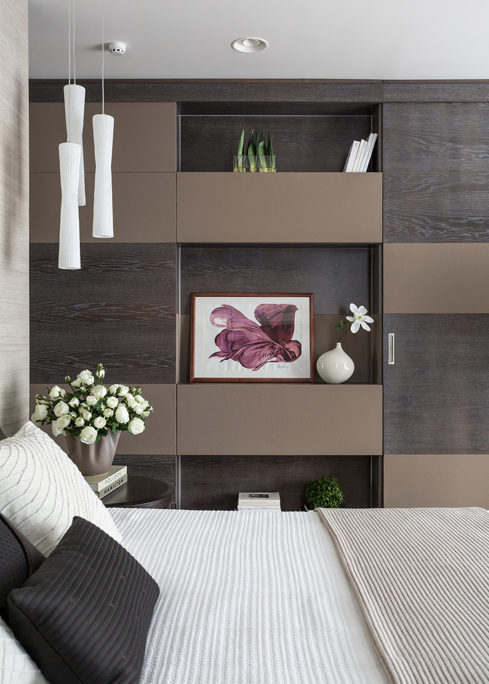 Mid-sized contemporary master bedroom in Moscow with beige walls, medium hardwood floors and brown floor.