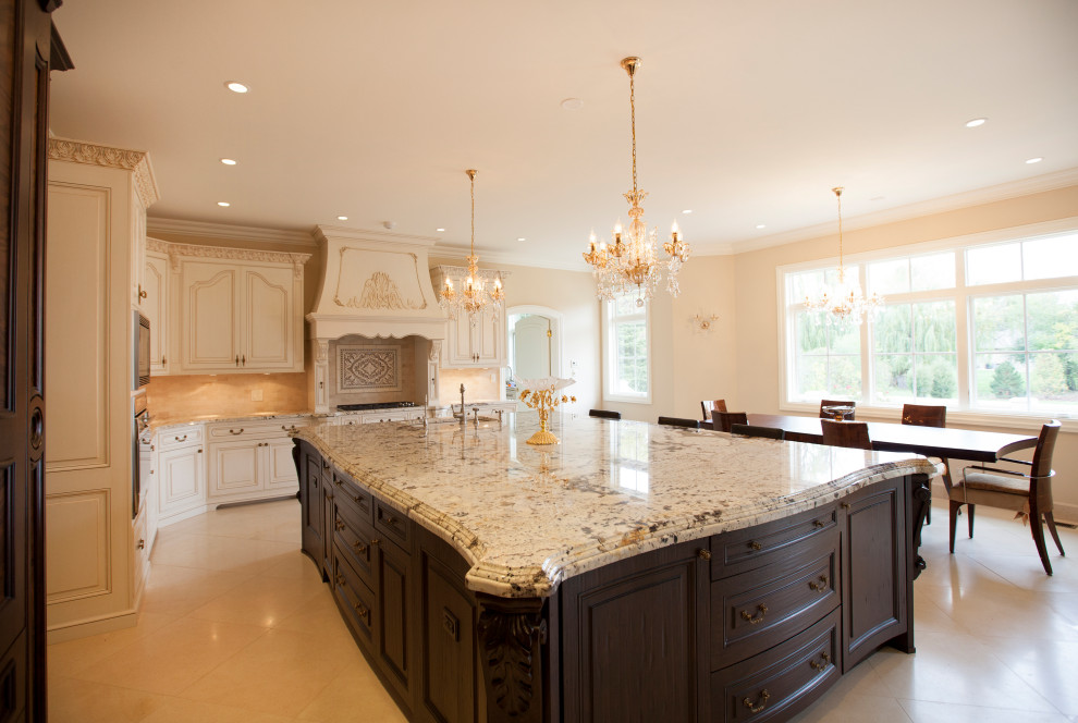 Kitchen - kitchen idea in Chicago