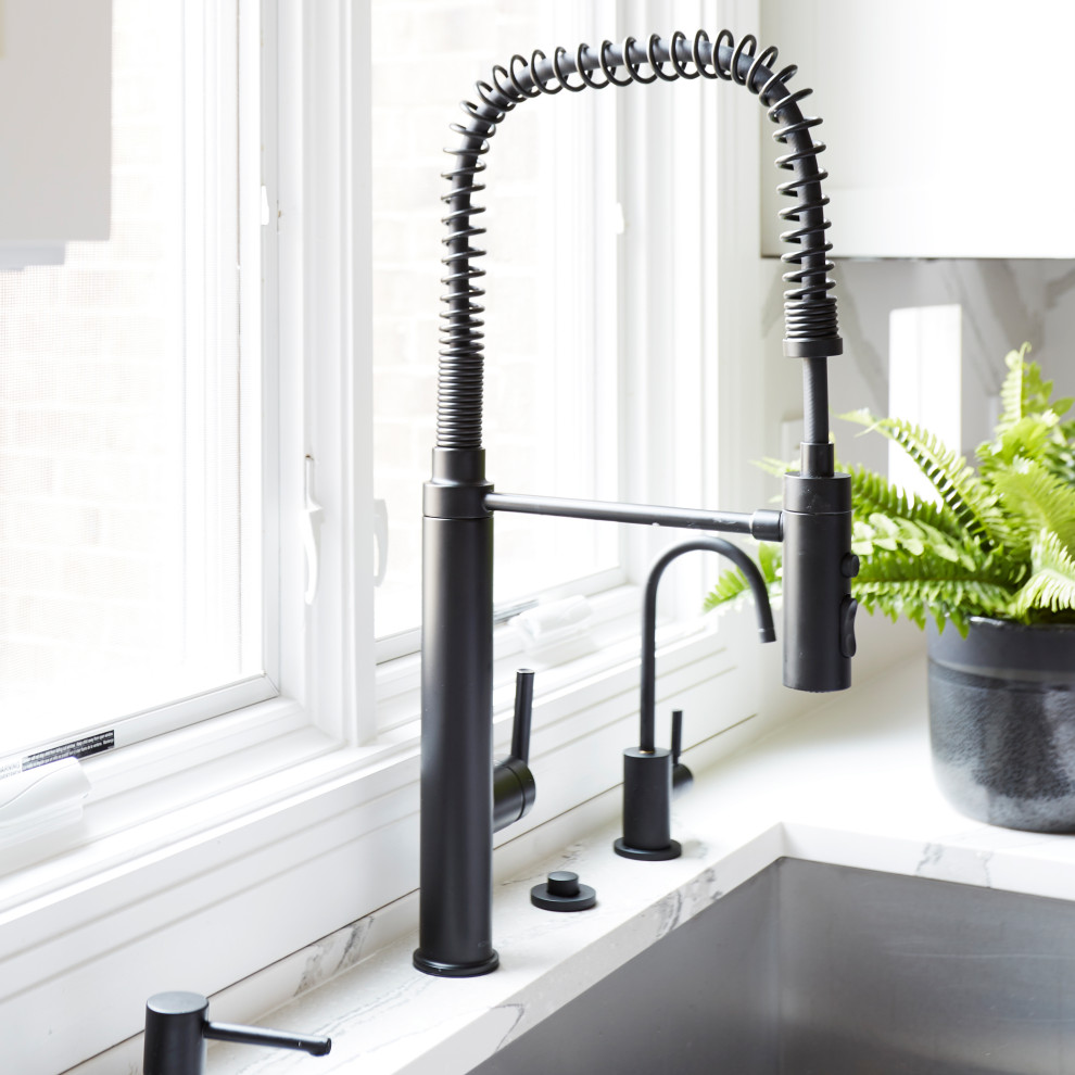 Inspiration for a transitional home design remodel in Chicago