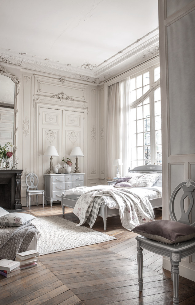 Inspiration for a traditional bedroom in Le Havre.