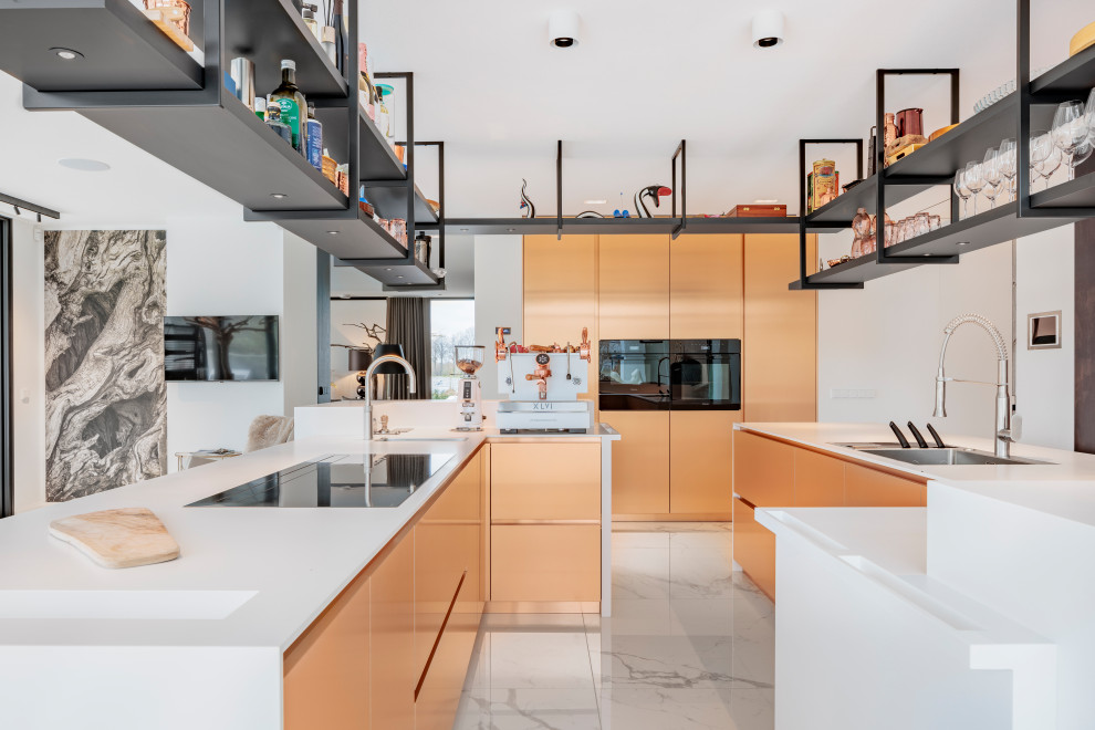 Cette image montre une cuisine design en U avec un évier encastré, un placard à porte plane, des portes de placard oranges, un électroménager noir, 2 îlots, un sol blanc et un plan de travail blanc.