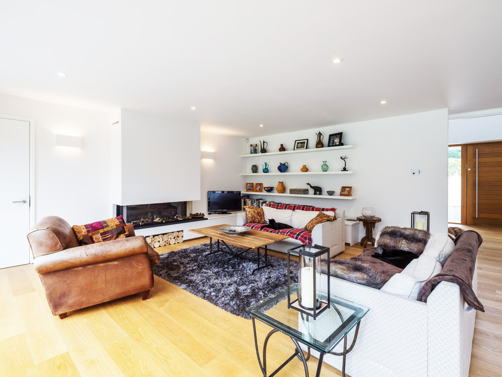 This is an example of a contemporary living room in London.