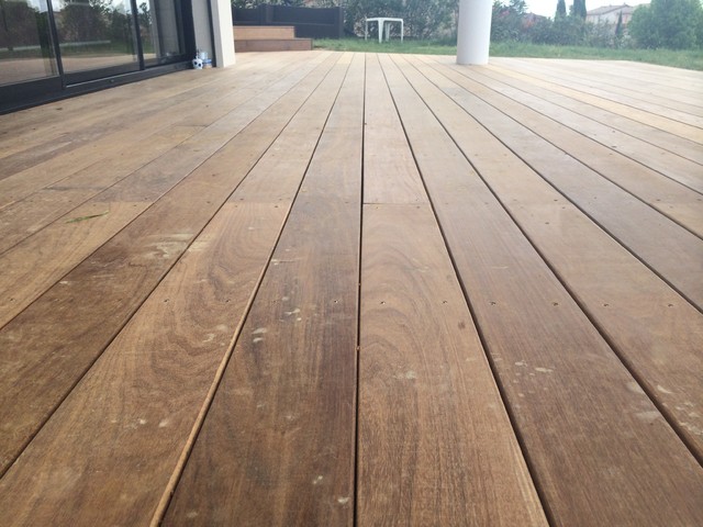 Terrasse D &agrave; Castelnau d'Estretefonds contemporary