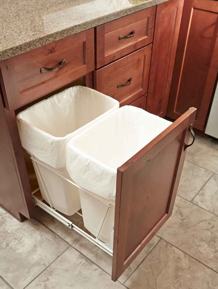 Transitional u-shaped kitchen photo with an undermount sink, shaker cabinets, medium tone wood cabinets, beige backsplash, glass sheet backsplash, stainless steel appliances and no island