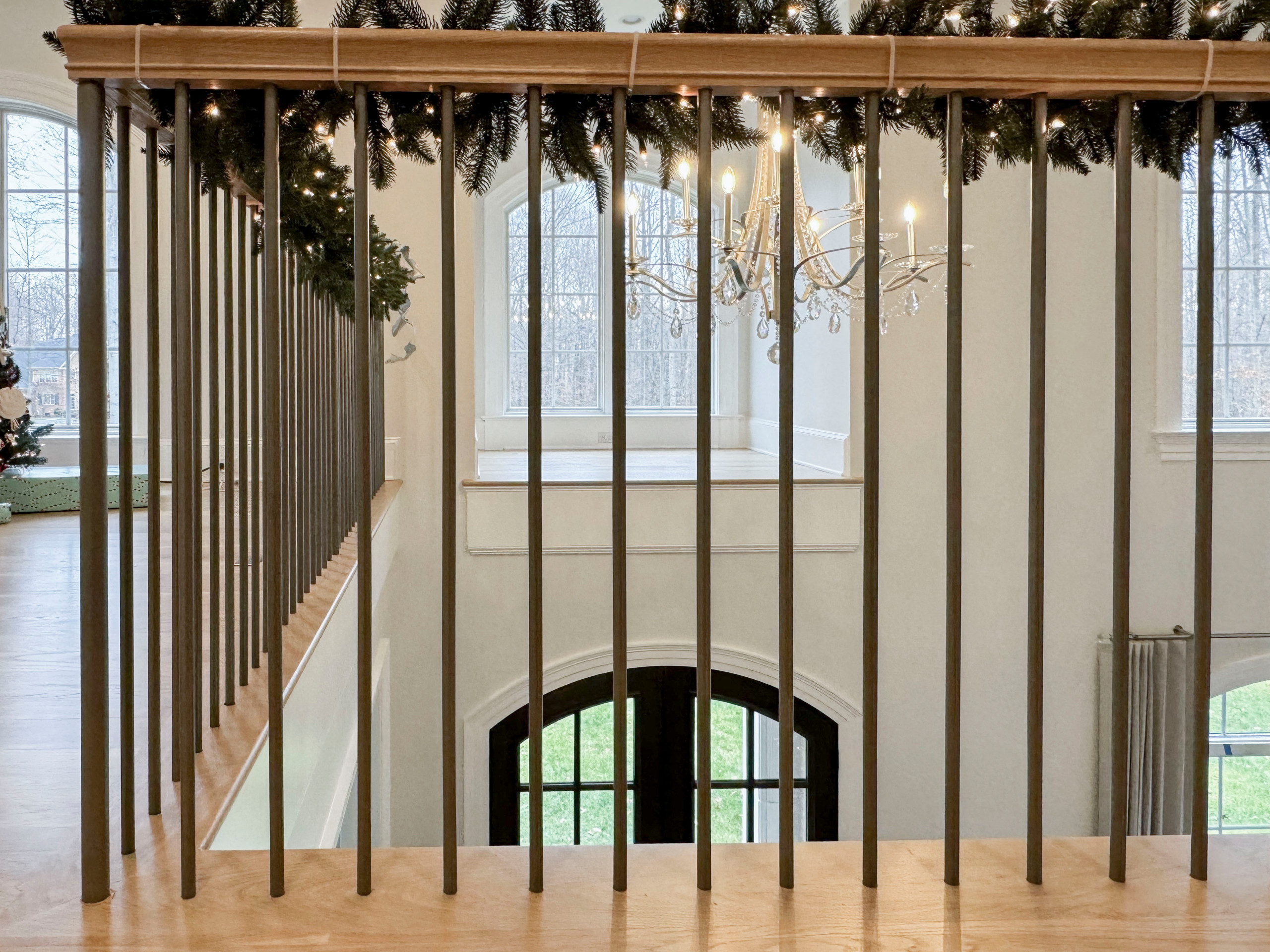116_Elegant & Eye-catching Curved Staircase, Leesburg VA 20175