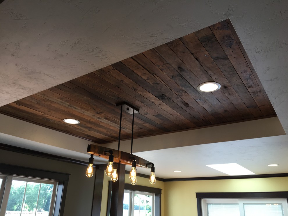 Dining room - rustic dining room idea