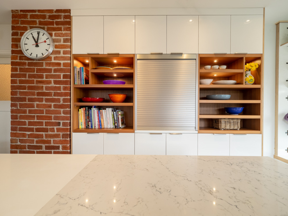 Kitchen - mid-sized transitional galley kitchen idea in Vancouver