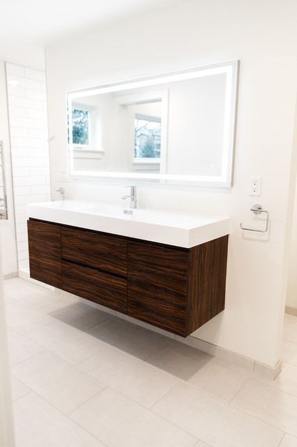Maple Leaf remodel modern-badezimmer