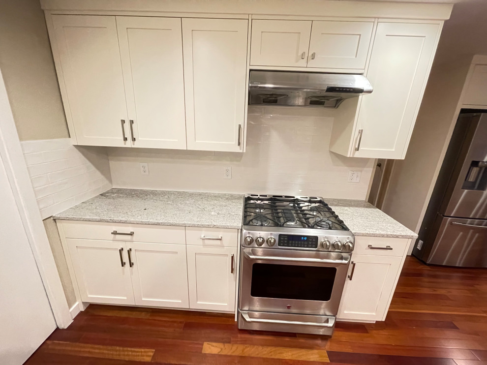 Kitchen - contemporary kitchen idea in Seattle