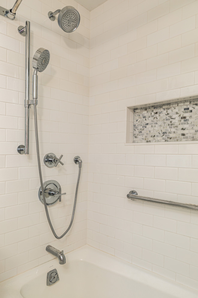 Bathroom - transitional bathroom idea
