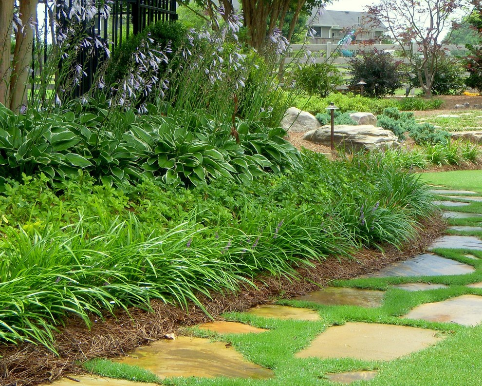 Inspiration for a mid-sized traditional backyard garden in Atlanta with a garden path.