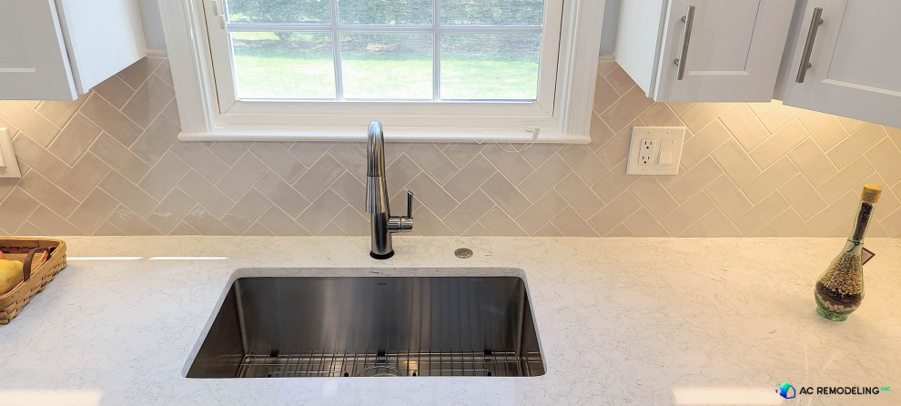 Kitchen - transitional kitchen idea in DC Metro