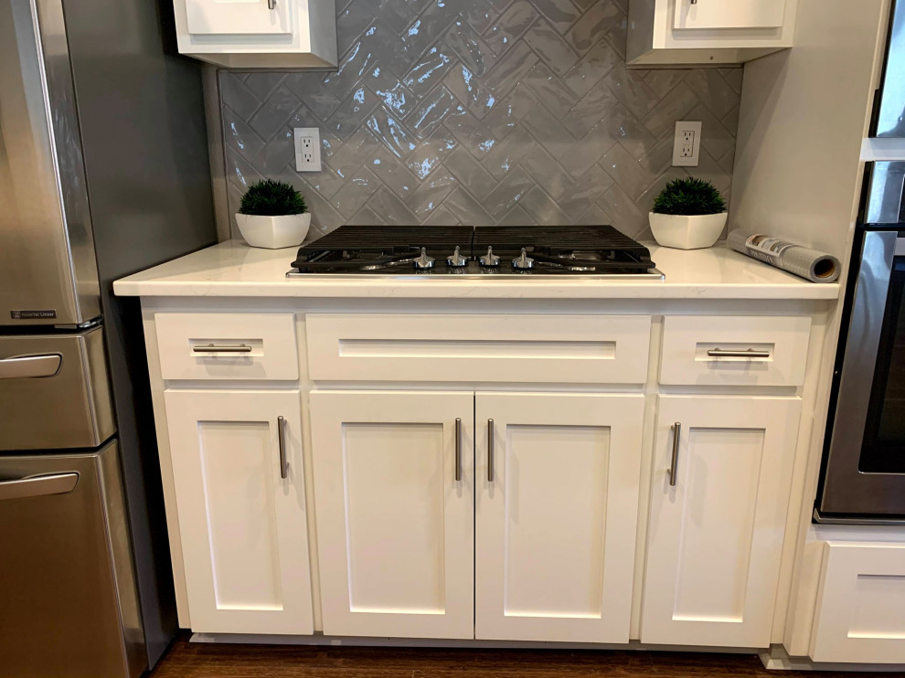Kitchen - kitchen idea in Austin